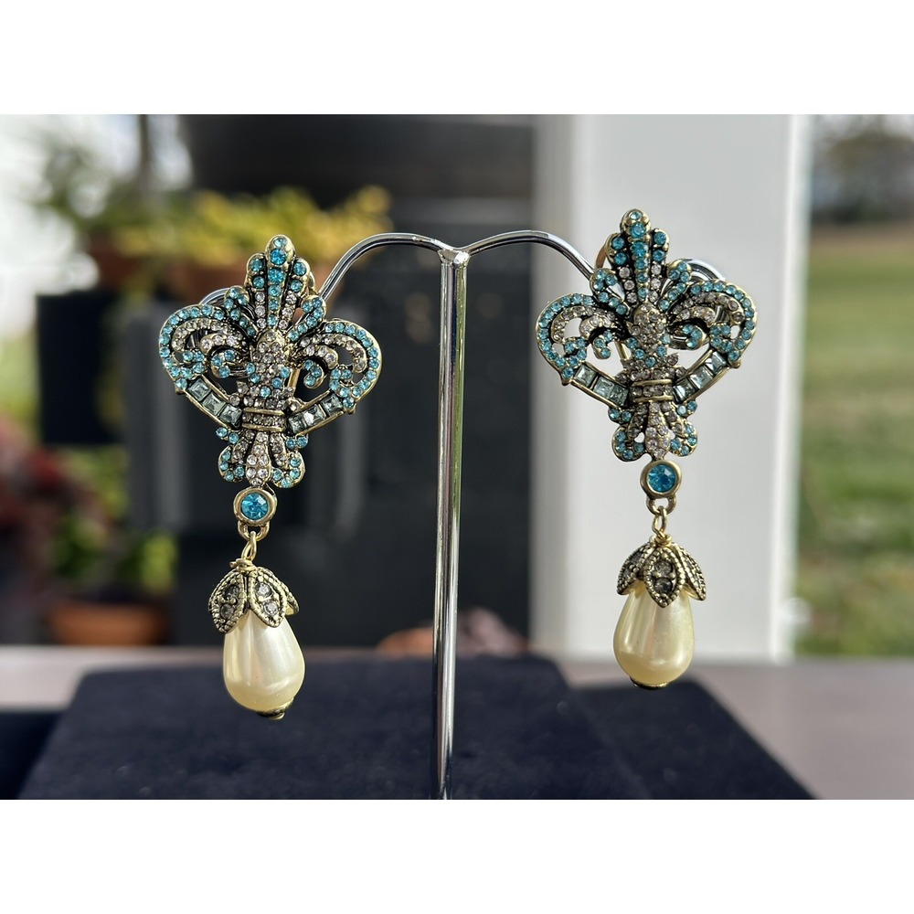 NEW Heidi Daus fleur de lis Earrings